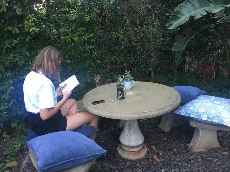 secluded-teenage-garden