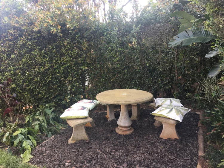 teenage-garden-seating
